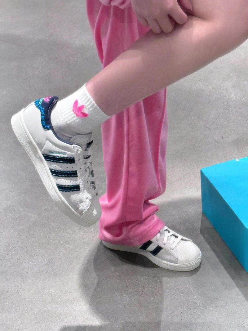 Adidas Originals Superstar W view