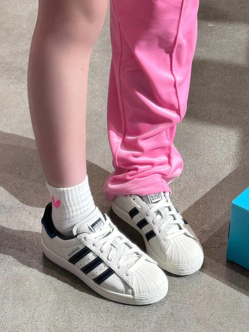 Adidas Originals Superstar W view