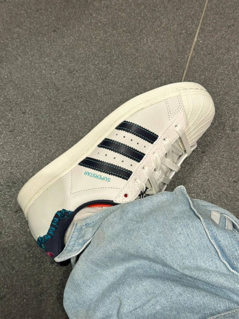 Adidas Originals Superstar W view