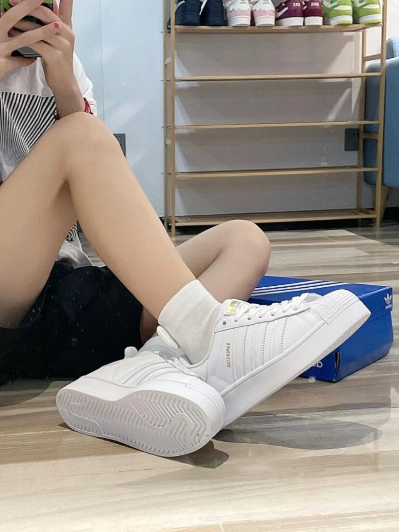 Adidas Originals Superstar W view