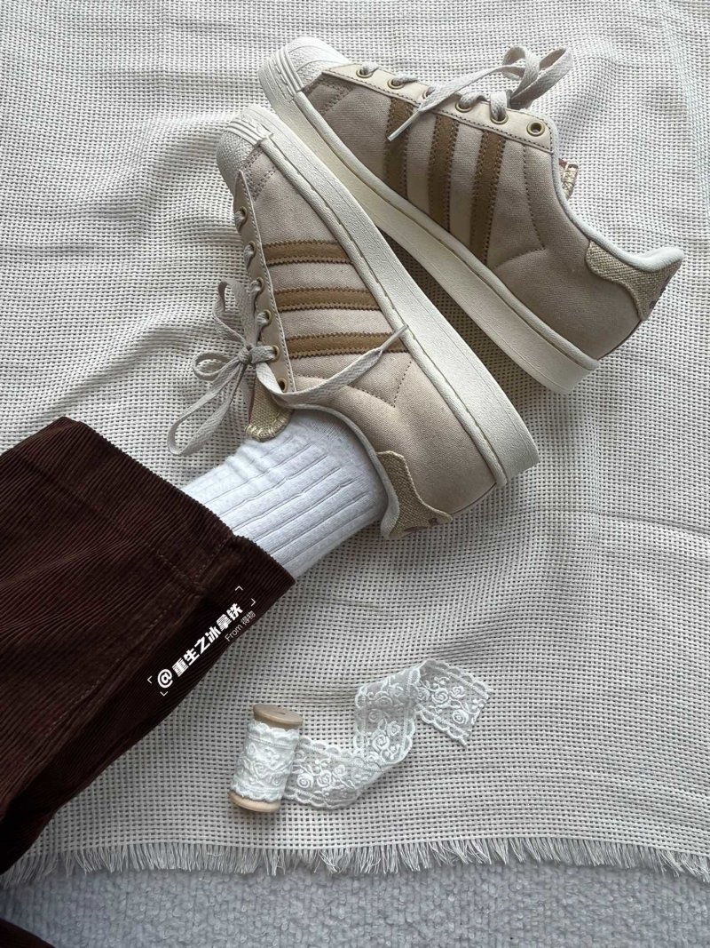 Adidas Originals Superstar W view