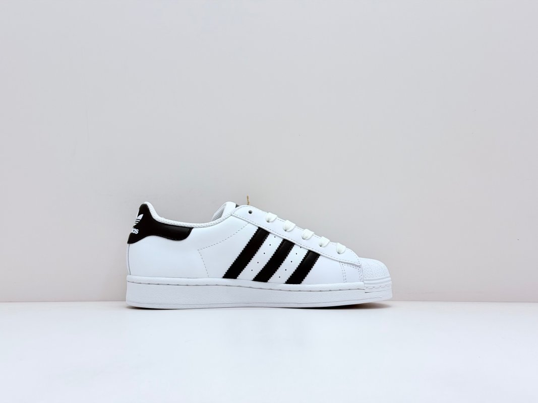Adidas Originals Superstar 'White / Black' view