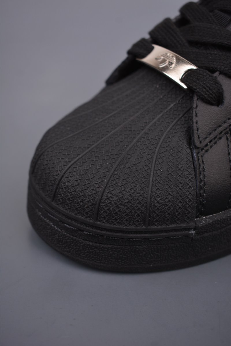 Adidas Superstar XLG W view