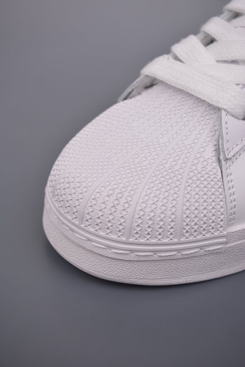 Adidas Superstar XLG W view