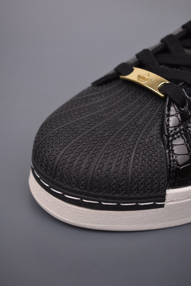 Adidas Superstar XLG W view
