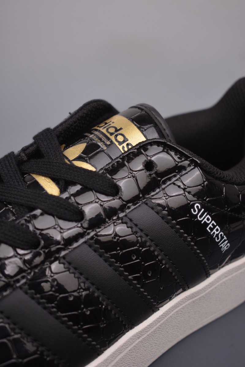Adidas Superstar XLG W view