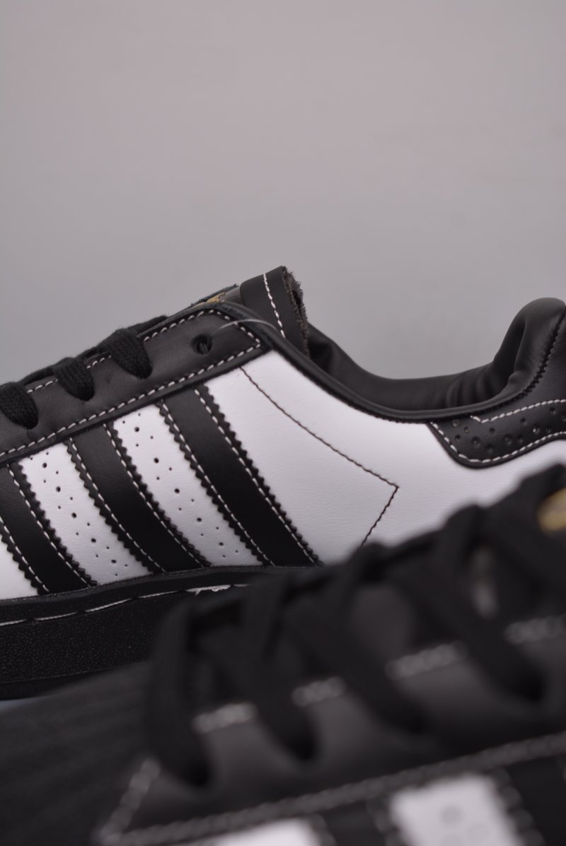 Adidas Superstar XLG W view