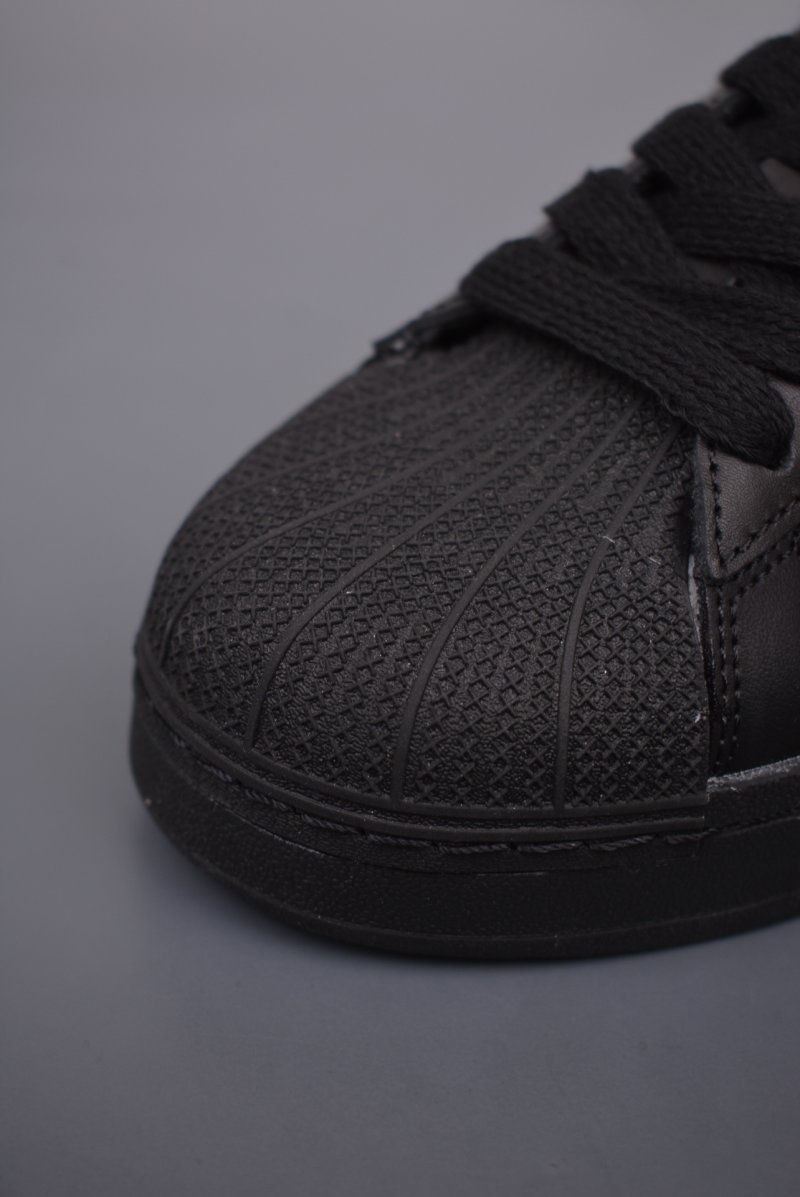 Adidas Superstar XLG W view