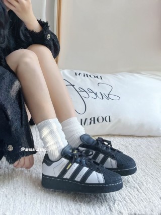 Adidas Superstar XLG W view 2