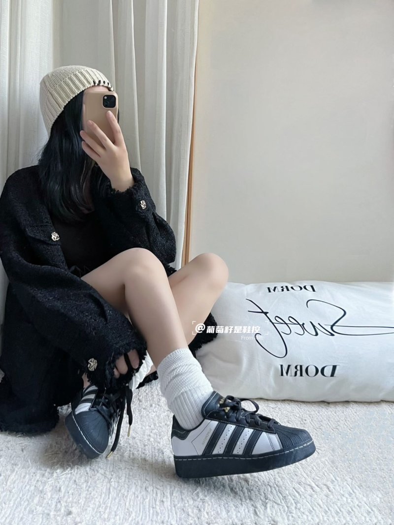Adidas Superstar XLG W view