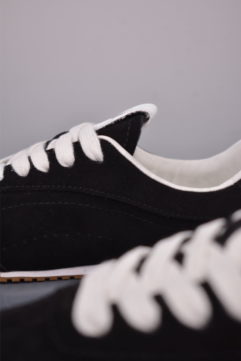 Alo Sunset Sneaker view