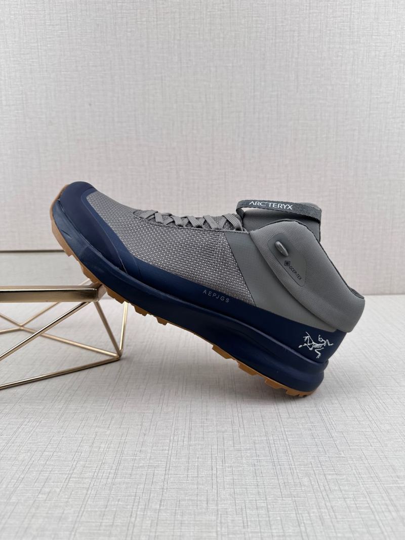 Arc'teryx Konseal LT W view