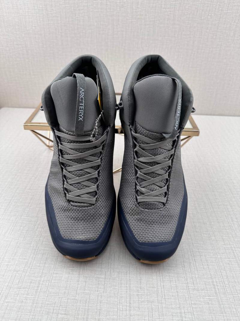 Arc'teryx Konseal LT W view