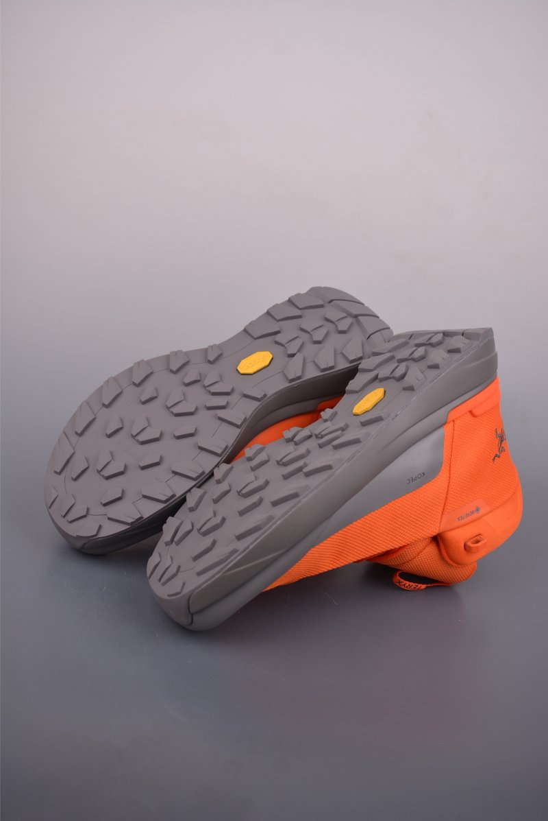 Arc'teryx Kopec GTX M Mid view