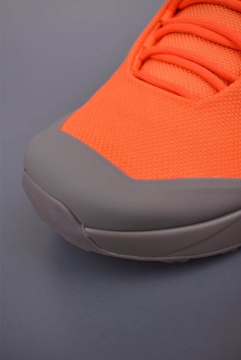 Arc'teryx Kopec GTX M Mid view