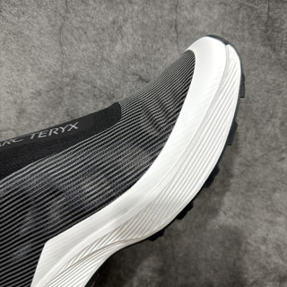 Arc'teryx Norvan SL 3 'Black / Yellow' view 6