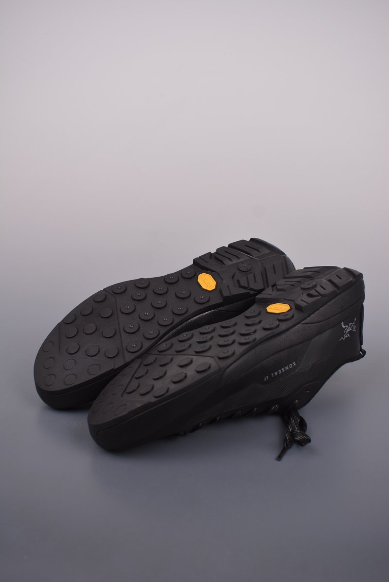 Arc'teryx Bora2 Mid view