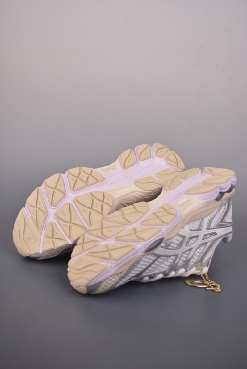 Asics Gel-Cumulus 16 view