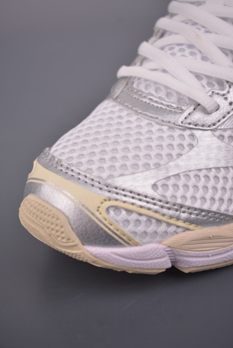 Asics Gel-Cumulus 16 view