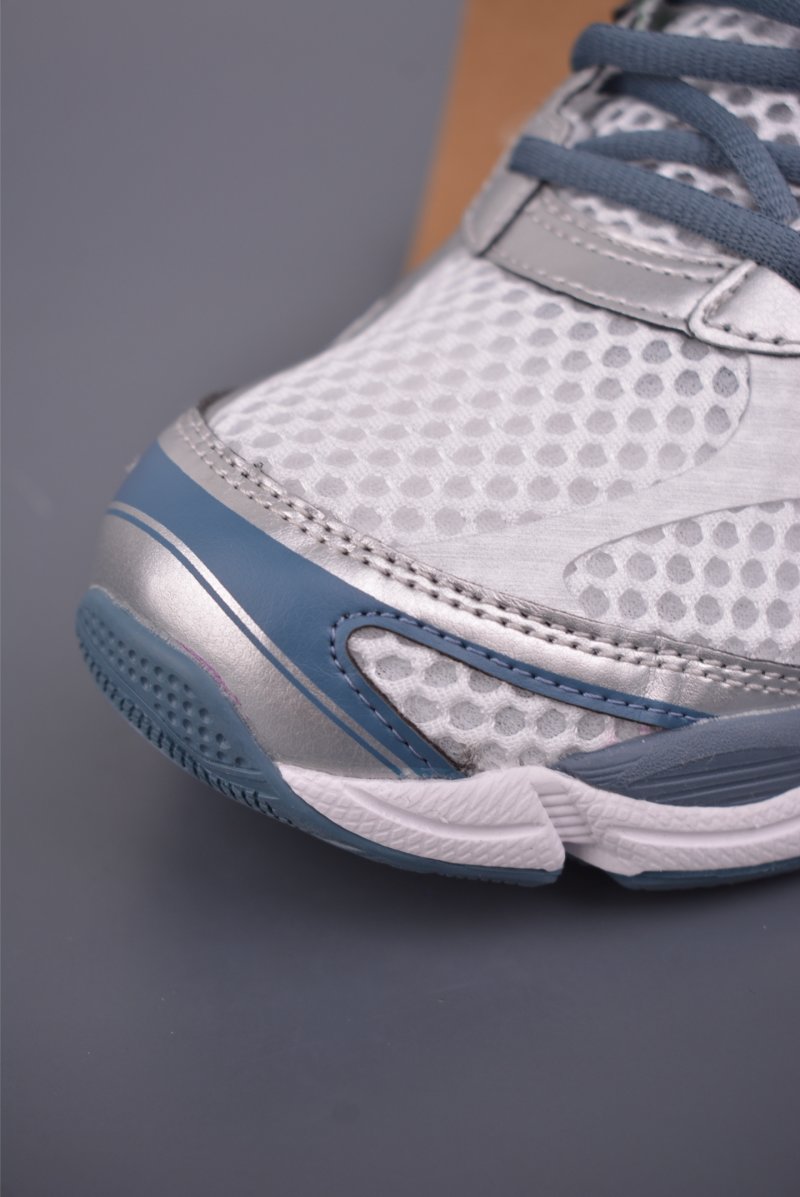 Asics Gel-Cumulus 16 view