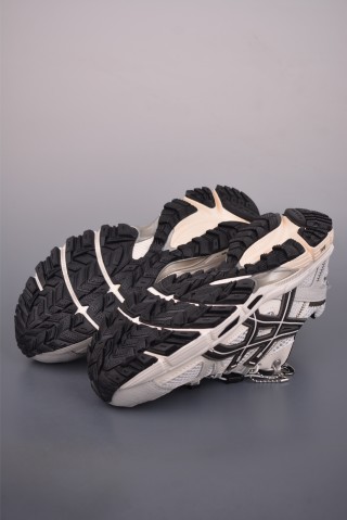 Asics Gel-Kahana 8 view 3