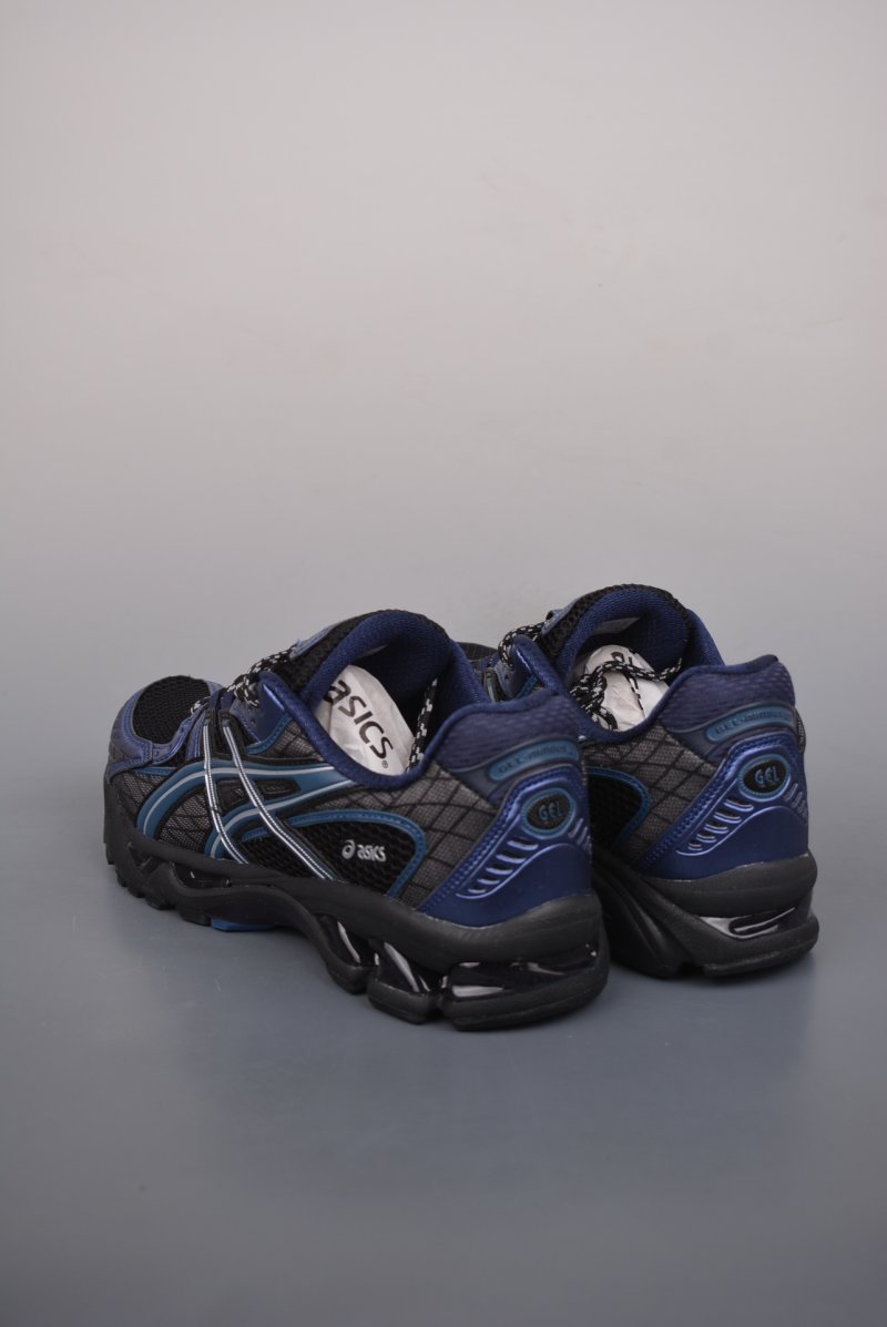 Asics Gel-Kahana Nimbus 10.1 Y2K view