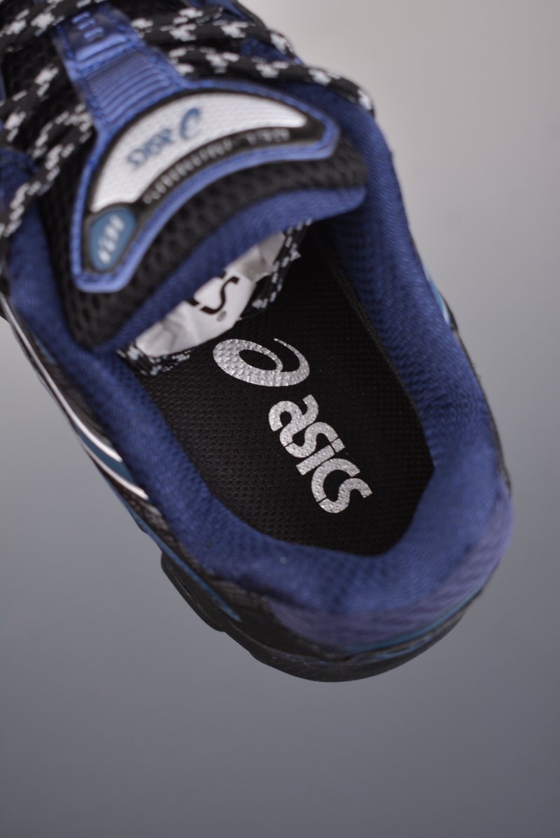 Asics Gel-Kahana Nimbus 10.1 Y2K view
