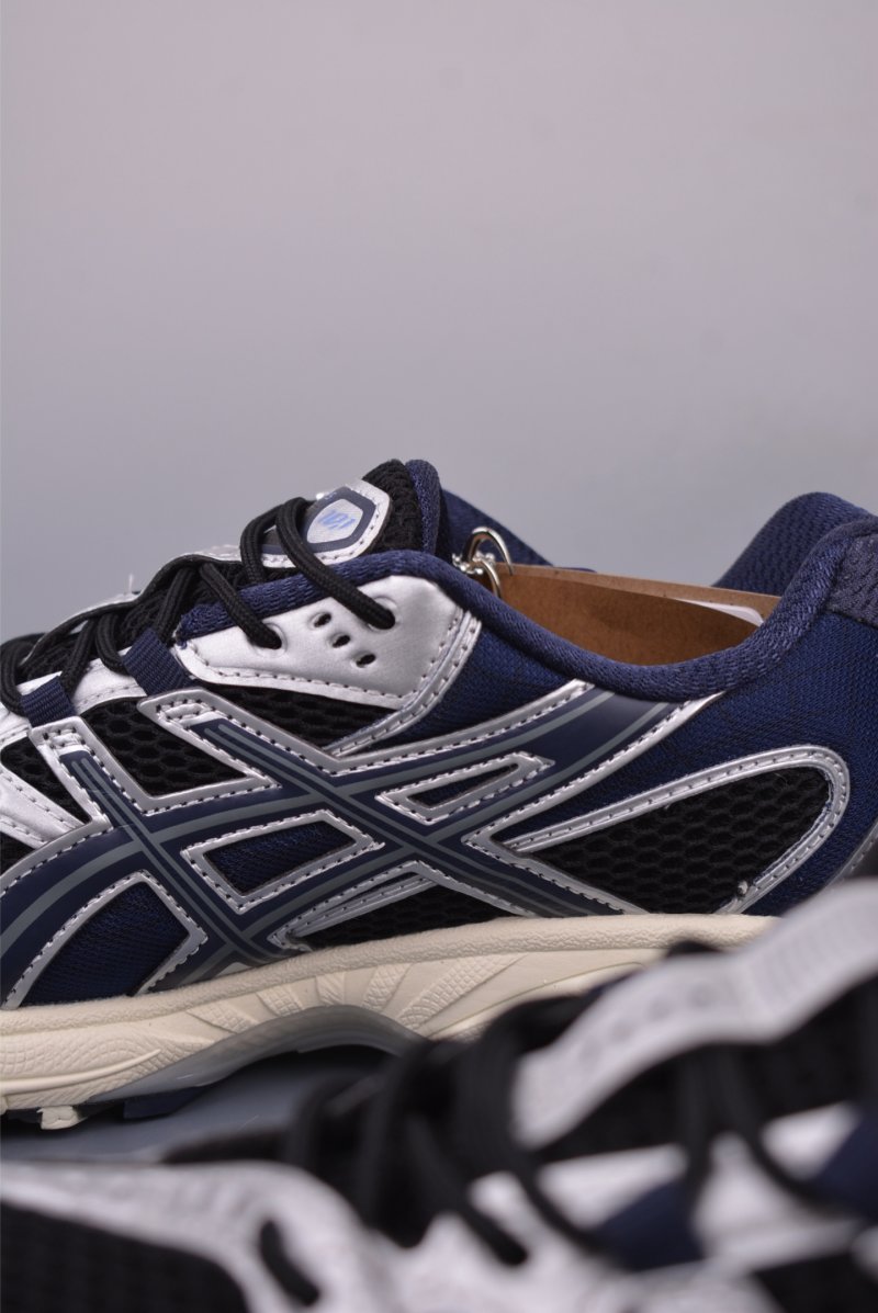 Asics Gel-Kahana Nimbus 10.1 Y2K view