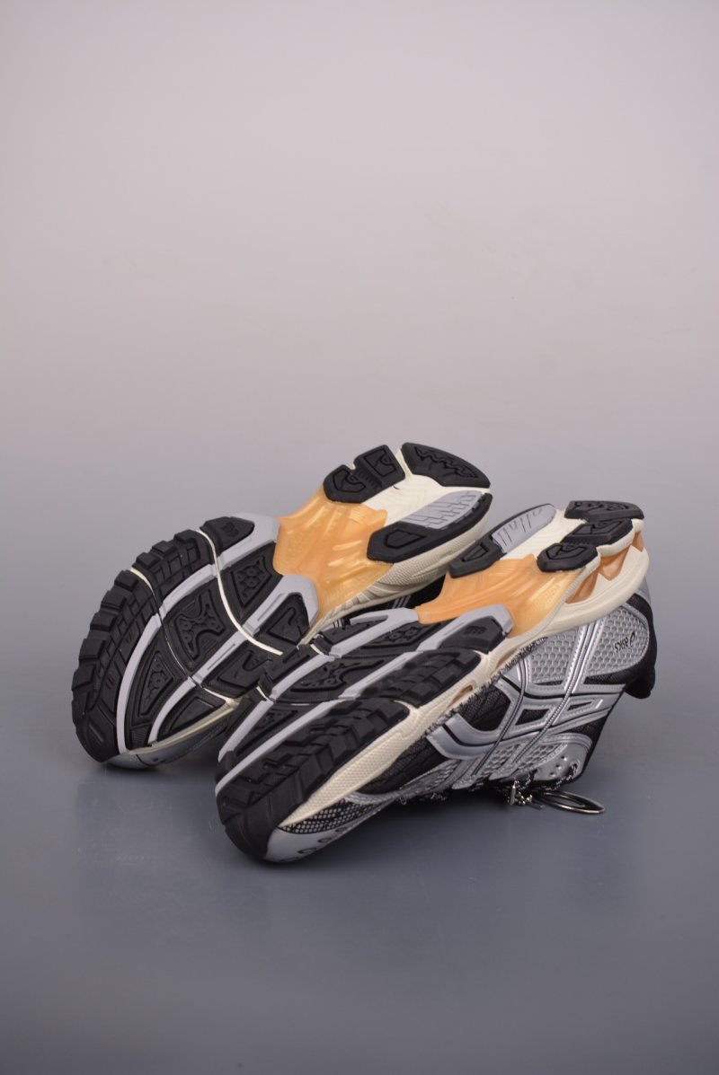 Asics Gel-Kahana Nimbus 10.1 Y2K view