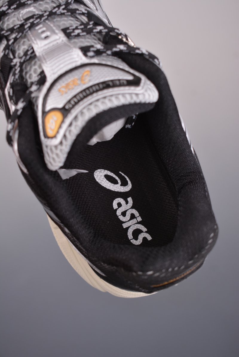 Asics Gel-Kahana Nimbus 10.1 Y2K view