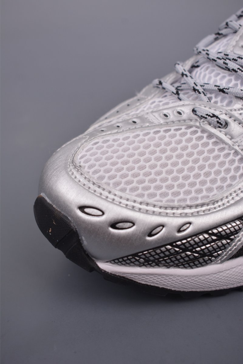 Asics Gel-Kahana Nimbus 10.1 Y2K view