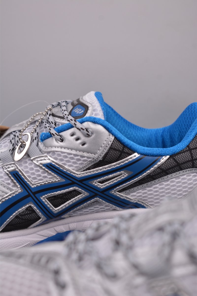 Asics Gel-Kahana Nimbus 10.1 Y2K view