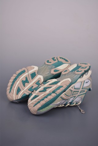 Asics Gel-Kahana Nimbus 10.1 Y2K view 3