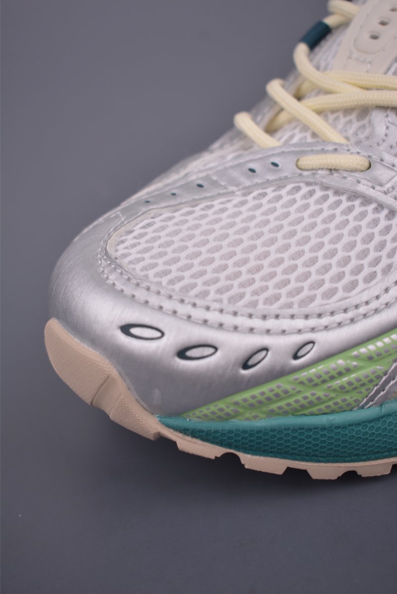 Asics Gel-Kahana Nimbus 10.1 Y2K view