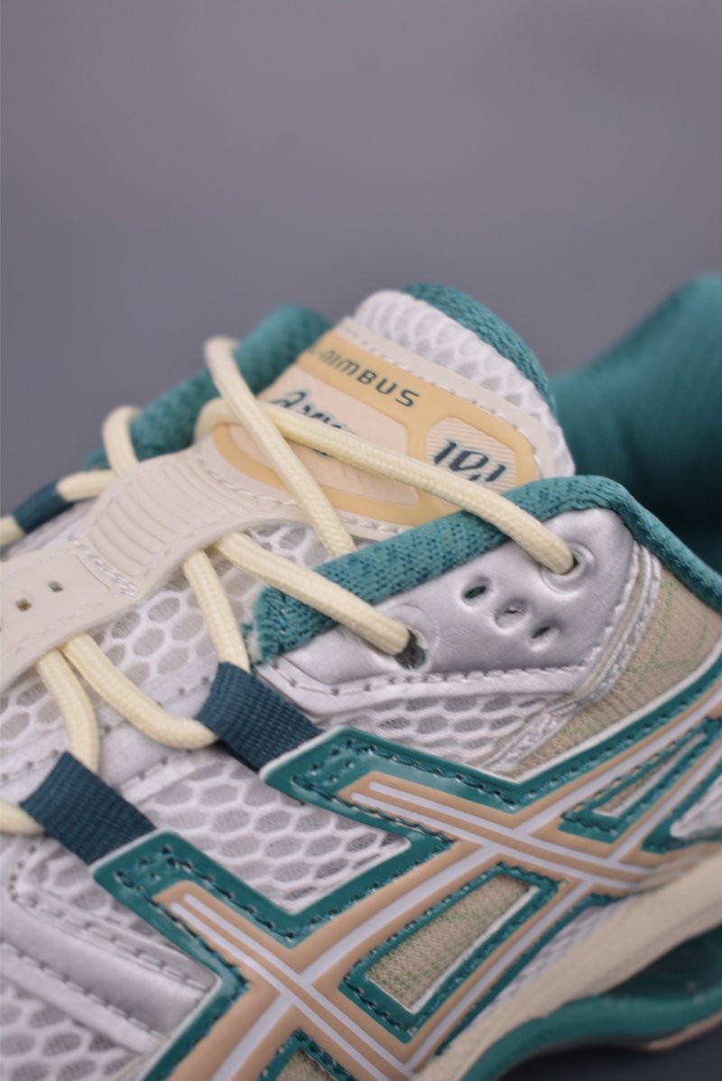 Asics Gel-Kahana Nimbus 10.1 Y2K view