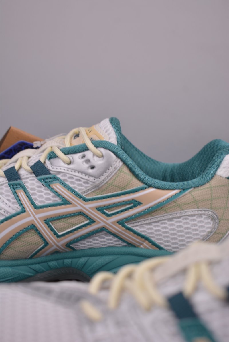 Asics Gel-Kahana Nimbus 10.1 Y2K view