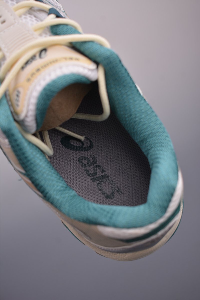 Asics Gel-Kahana Nimbus 10.1 Y2K view