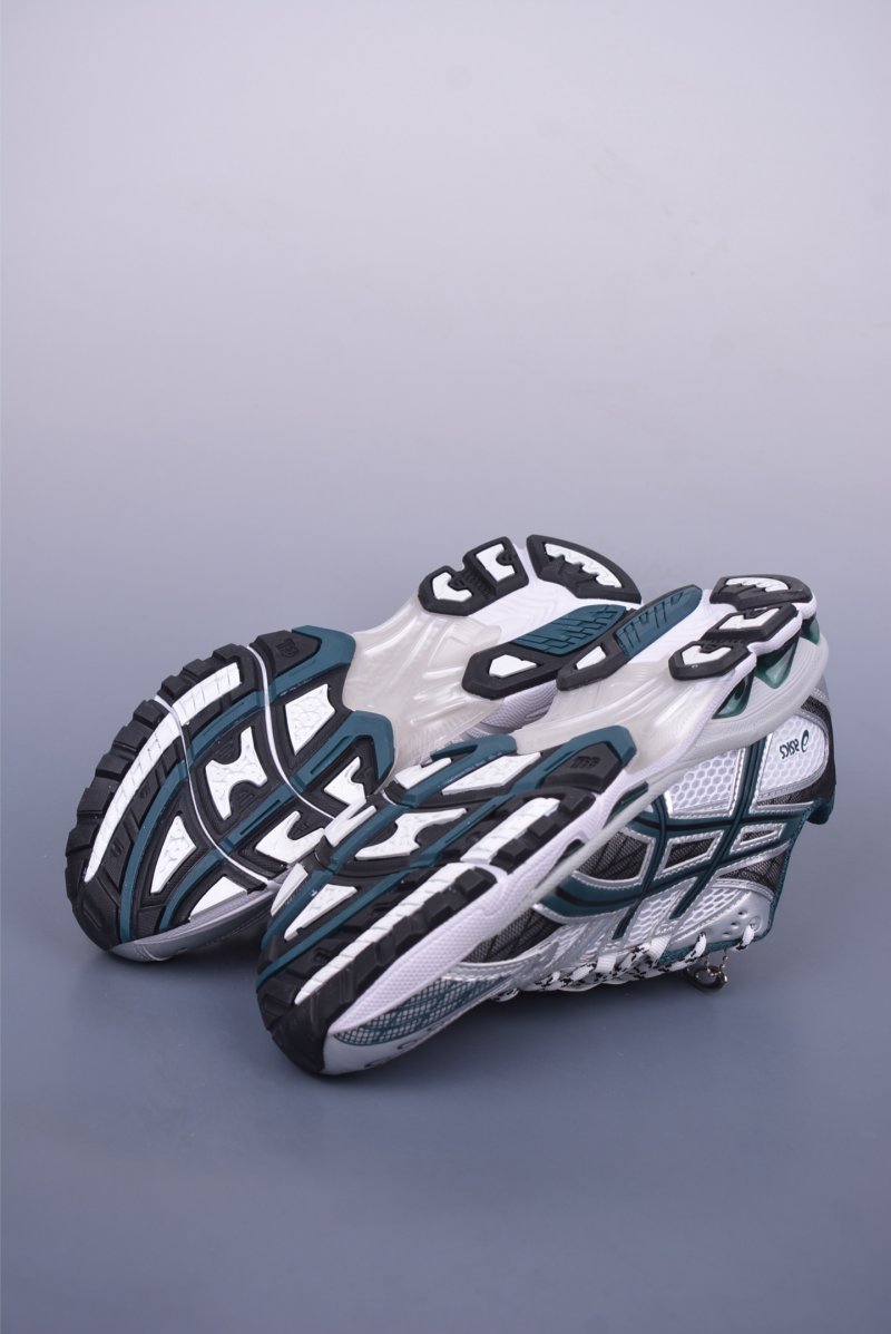 Asics Gel-Kahana Nimbus 10.1 Y2K view