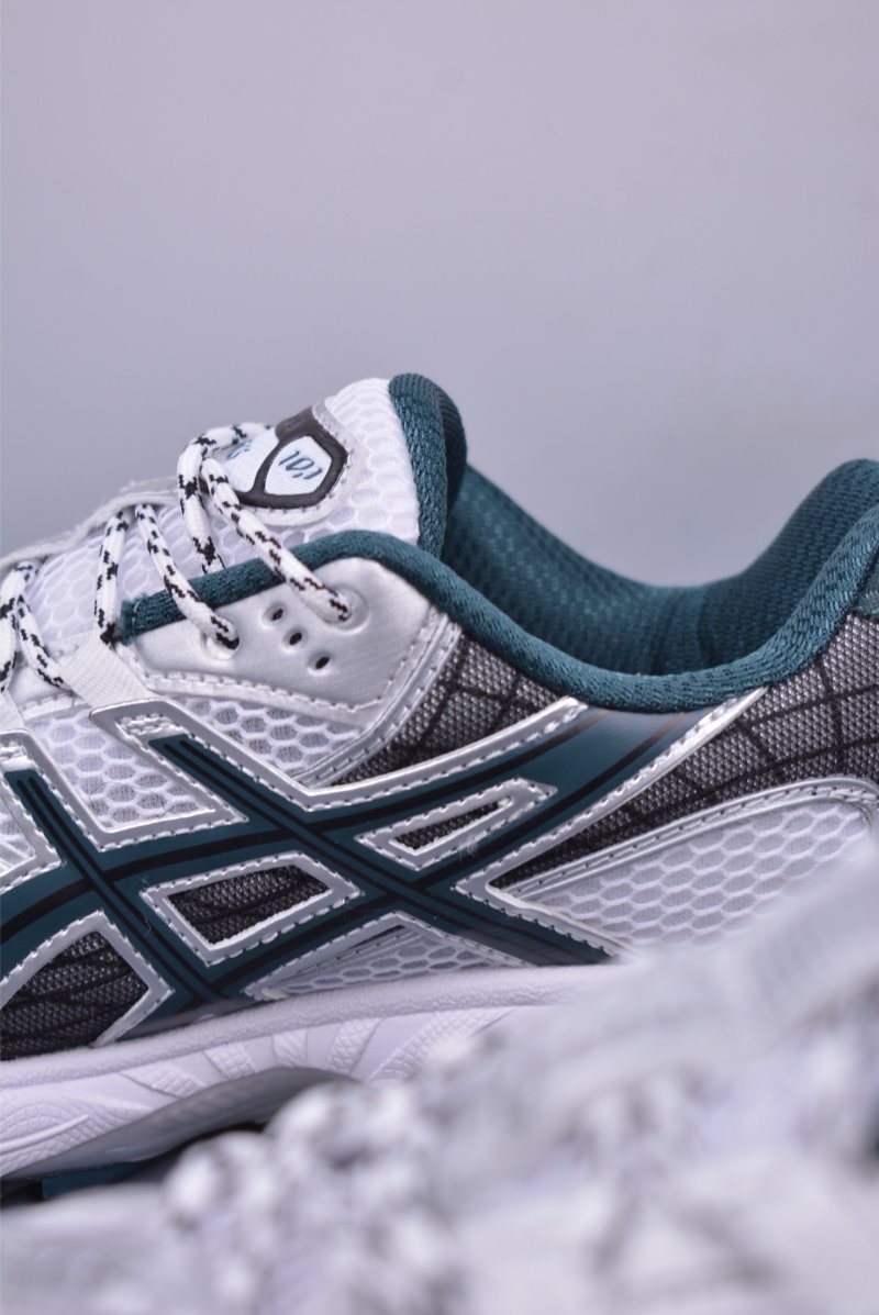 Asics Gel-Kahana Nimbus 10.1 Y2K view