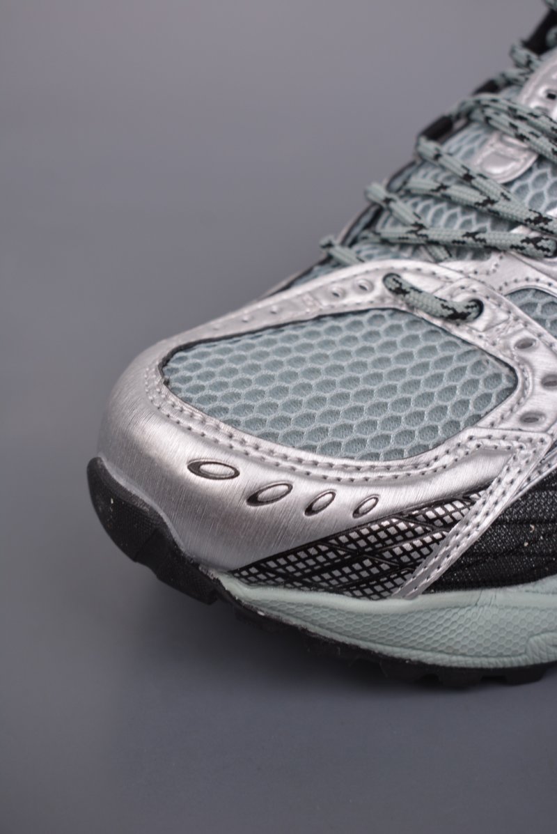 Asics Gel-Kahana Nimbus 10.1 Y2K view