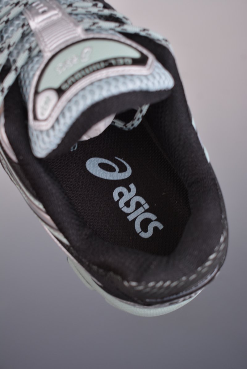 Asics Gel-Kahana Nimbus 10.1 Y2K view