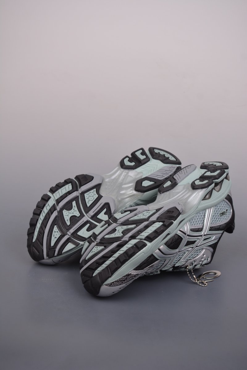Asics Gel-Kahana Nimbus 10.1 Y2K view