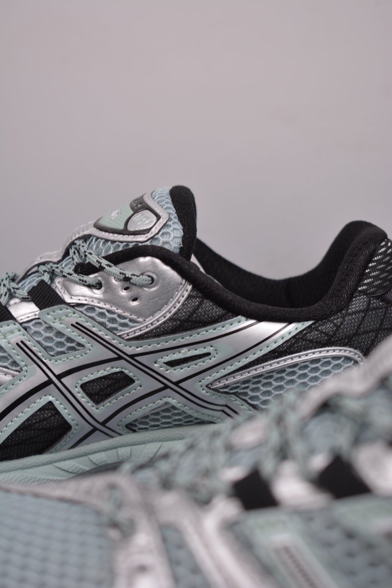 Asics Gel-Kahana Nimbus 10.1 Y2K view