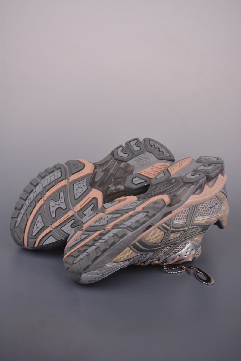 Asics Gel-Kahana Nimbus 10.1 Y2K view