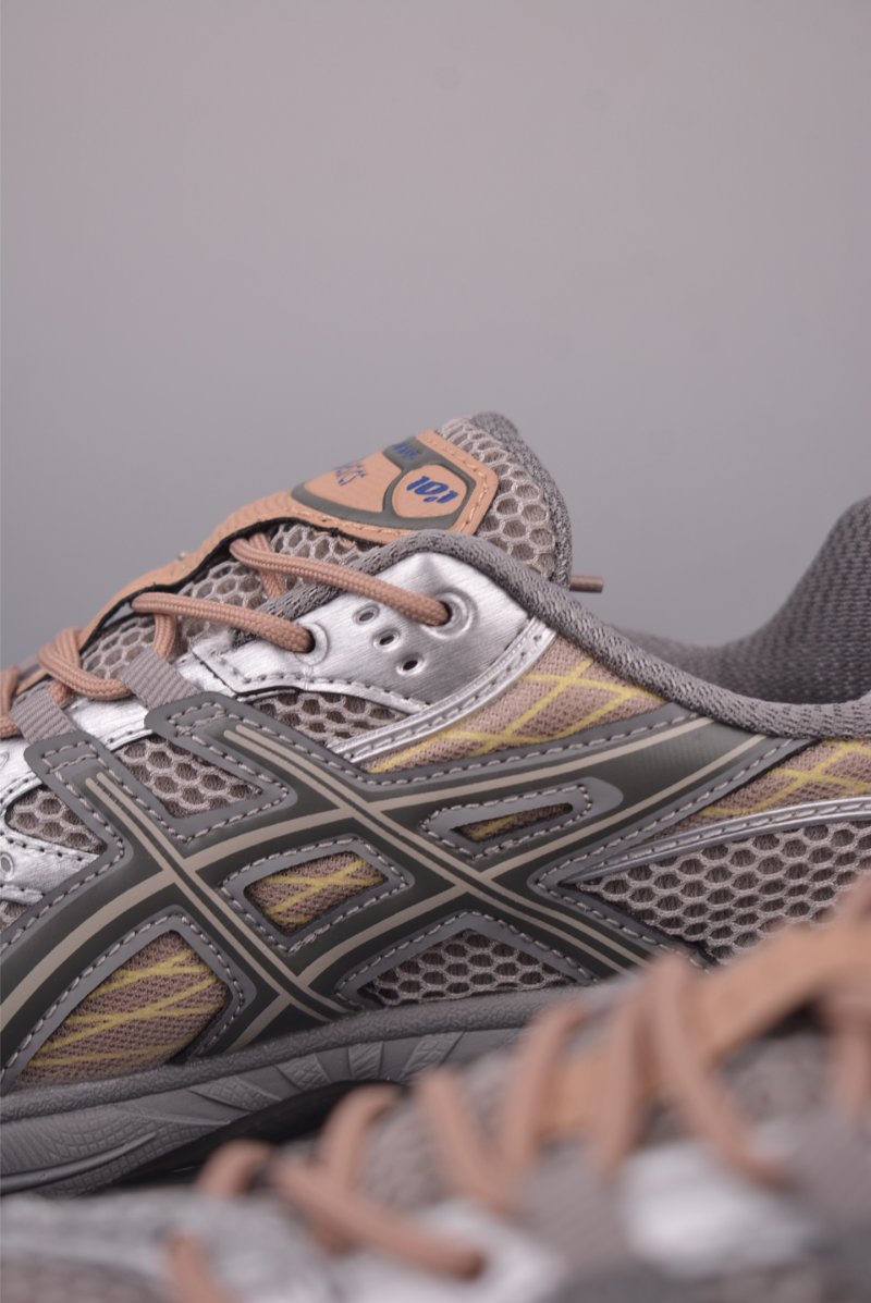 Asics Gel-Kahana Nimbus 10.1 Y2K view