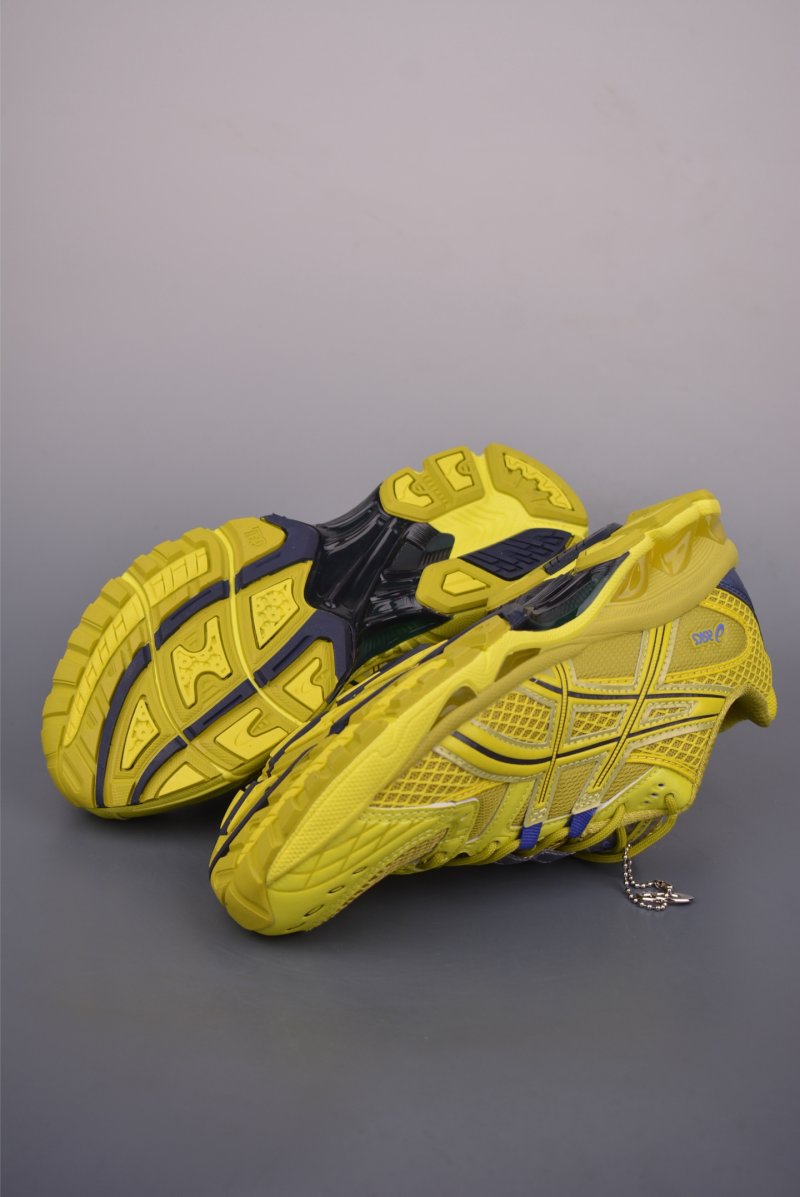 Asics Gel-Kahana Nimbus 10.1 Y2K view