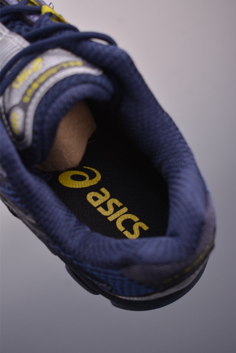 Asics Gel-Kahana Nimbus 10.1 Y2K view