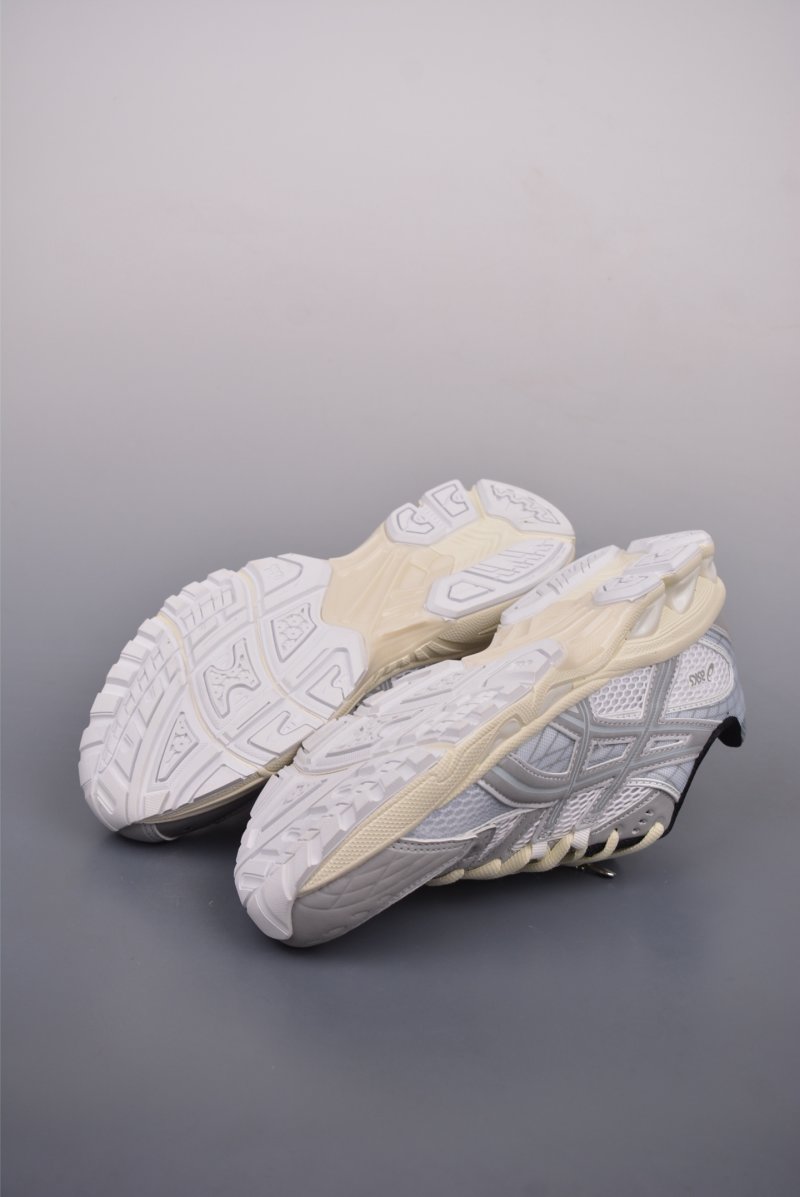 Asics Gel-Kahana Nimbus 10.1 Y2K view