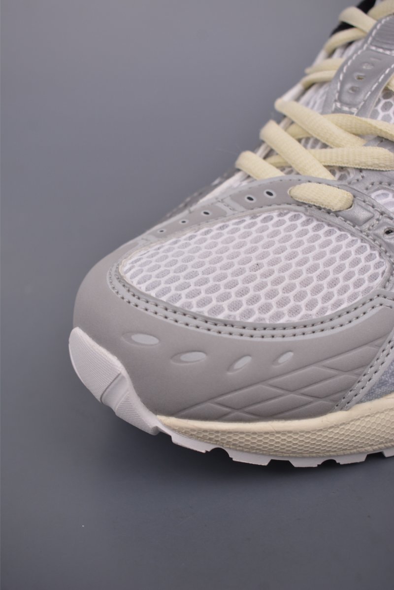 Asics Gel-Kahana Nimbus 10.1 Y2K view