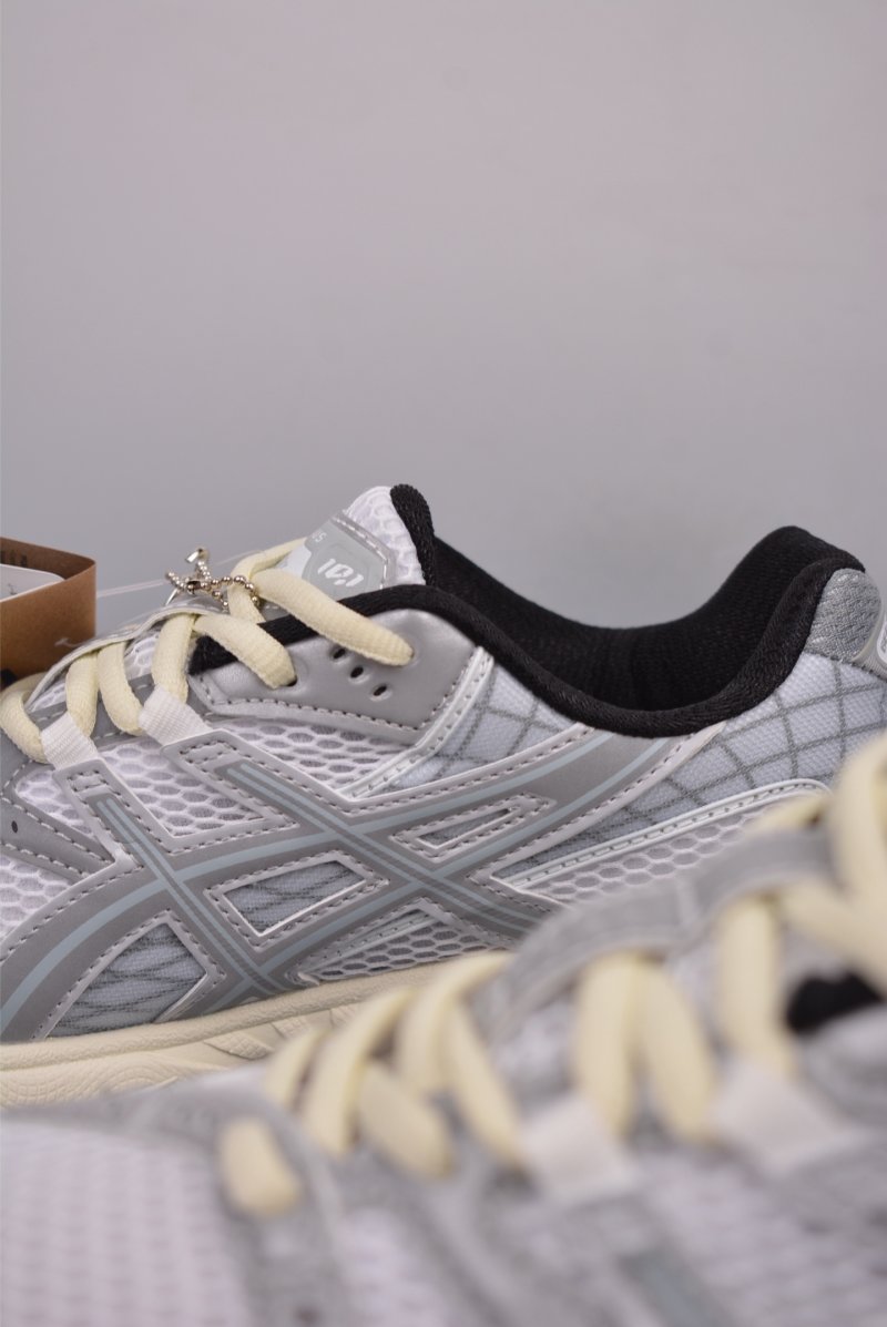 Asics Gel-Kahana Nimbus 10.1 Y2K view